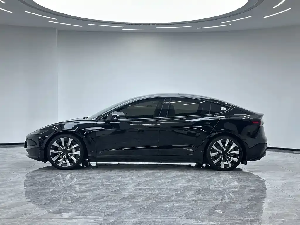 Tesla Model 3 — фото 7