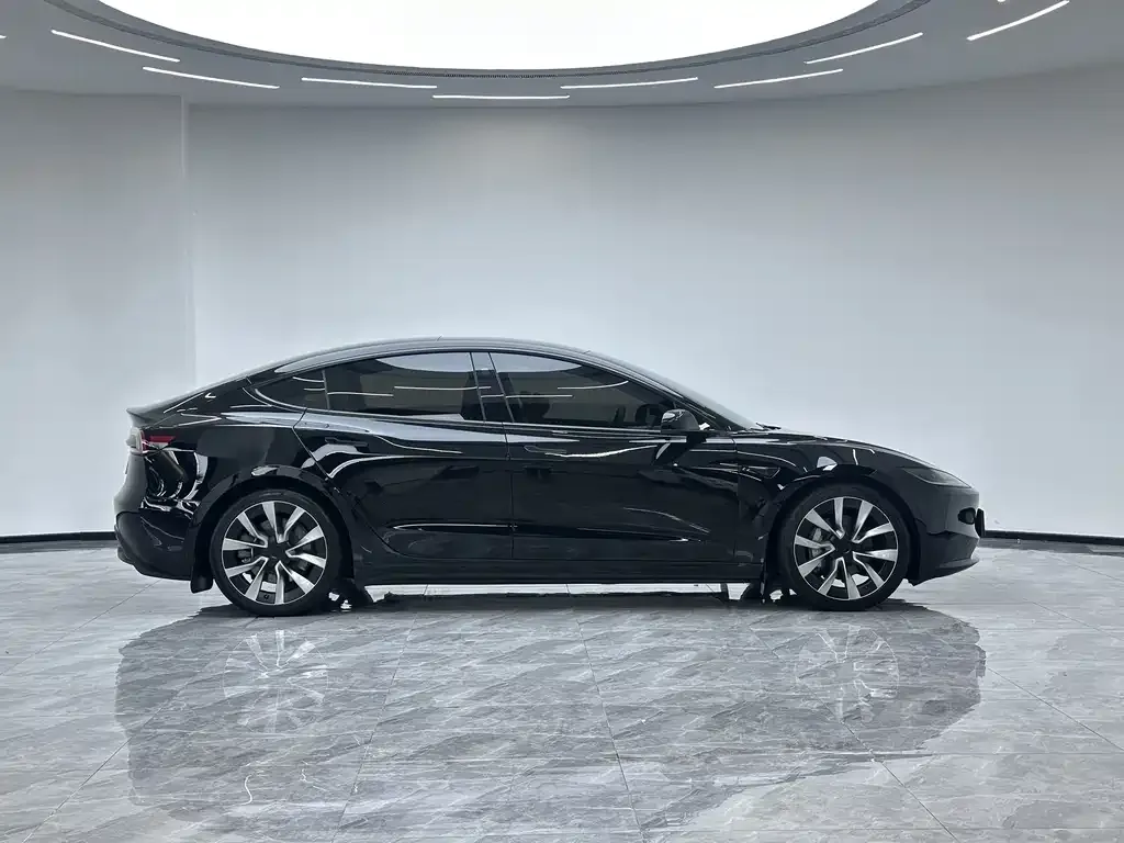 Tesla Model 3 — фото 6