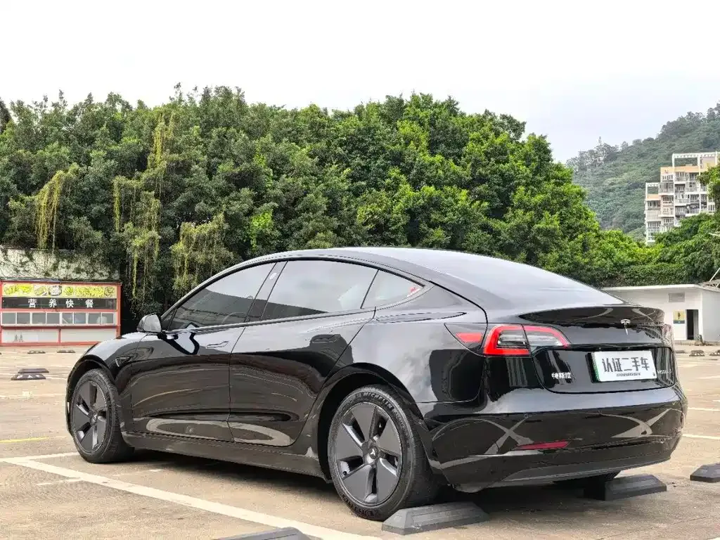 Tesla Model 3 — фото 8