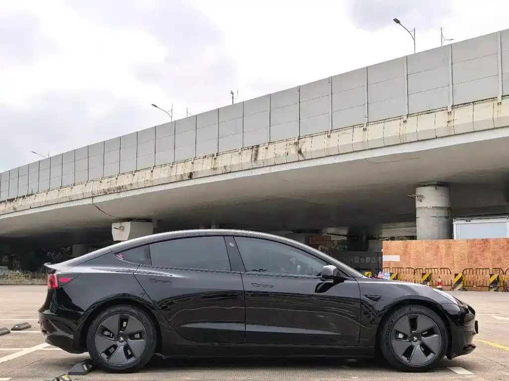 Tesla Model 3 — фото 3