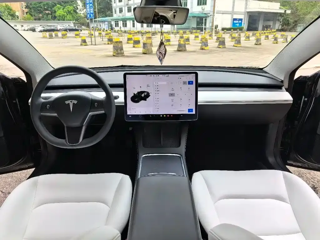 Tesla Model 3 — фото 9