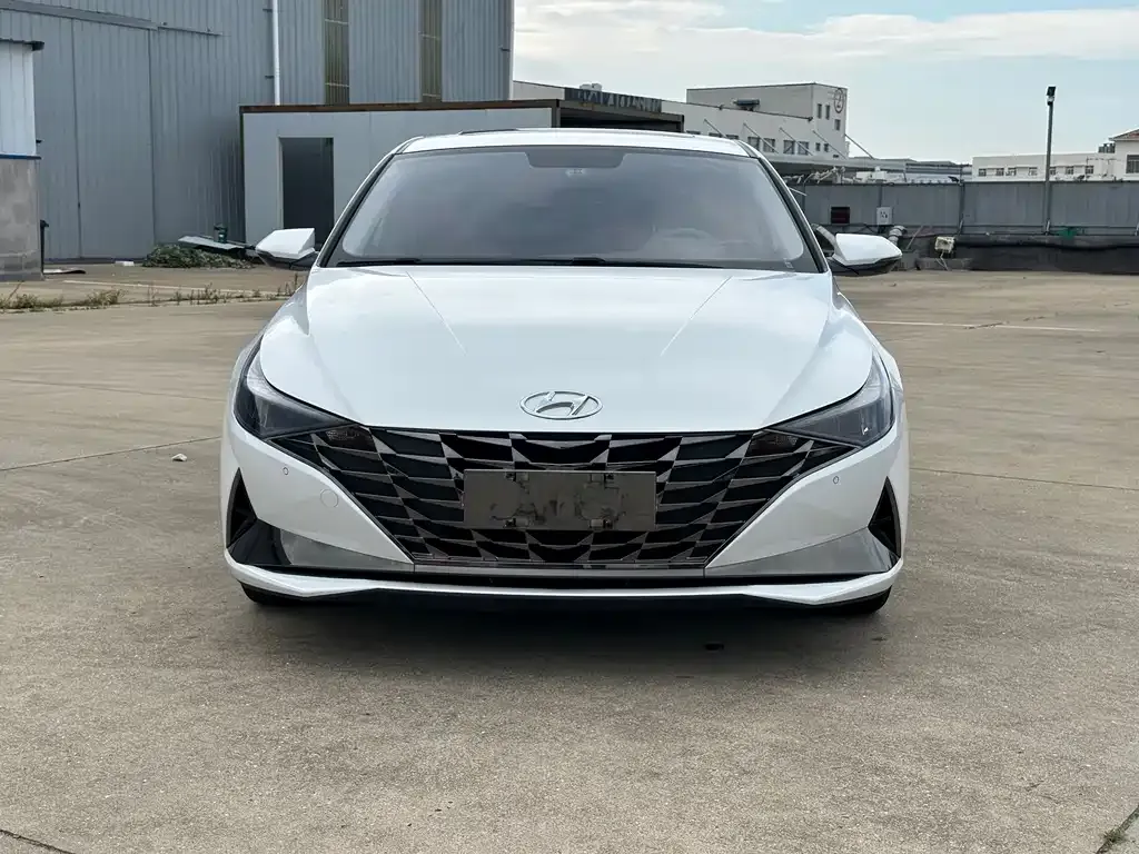 Hyundai Elantra — фото 2