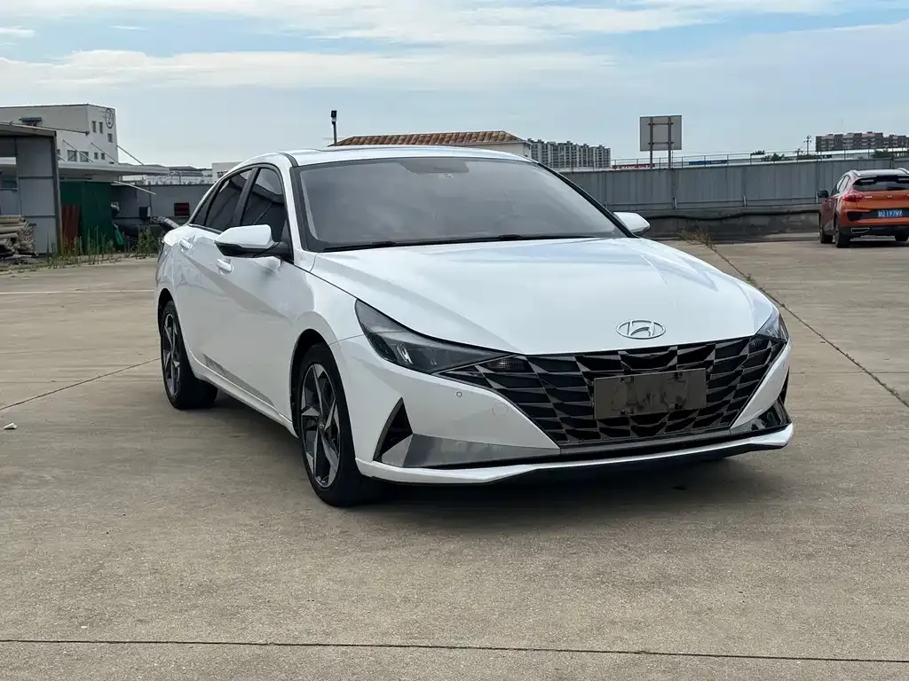 Hyundai Elantra — фото 3