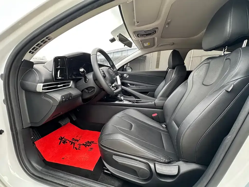 Hyundai Elantra — фото 10
