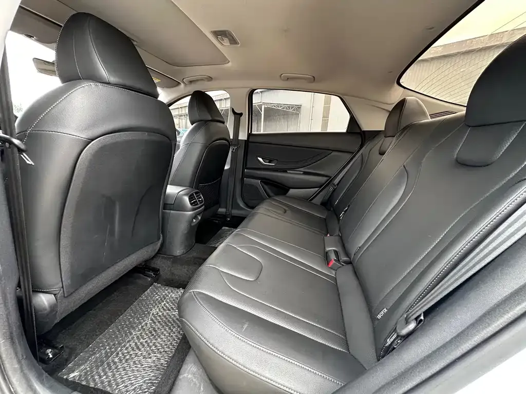 Hyundai Elantra — фото 8