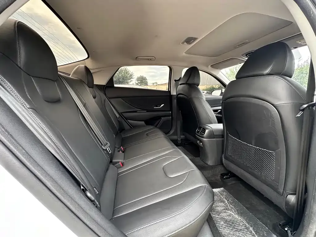 Hyundai Elantra — фото 5