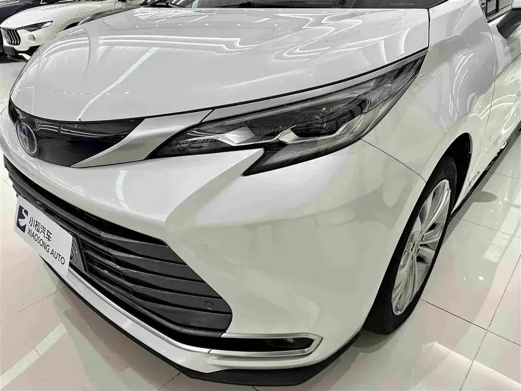 Toyota Sienna — фото 3