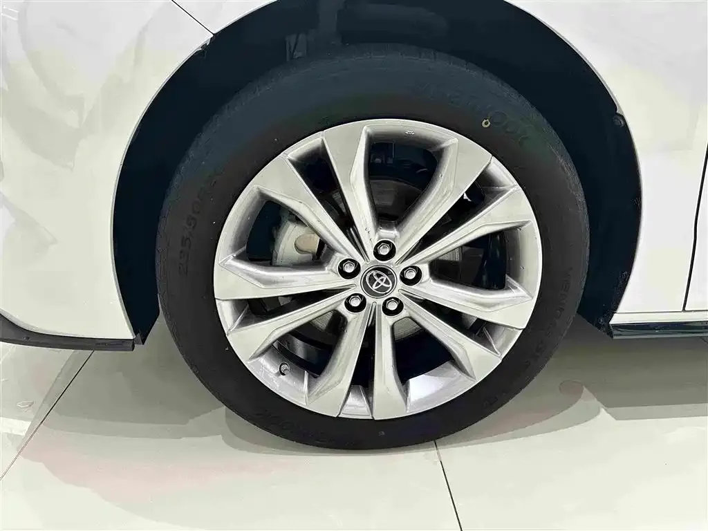 Toyota Sienna — фото 9
