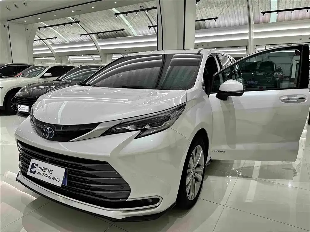 Toyota Sienna — фото 10