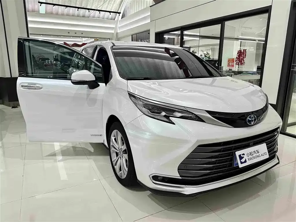 Toyota Sienna — фото 7
