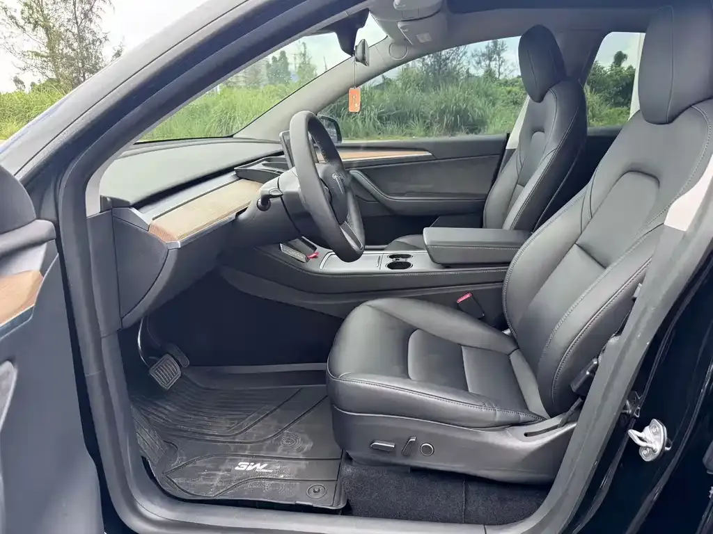 Tesla Model Y — фото 4