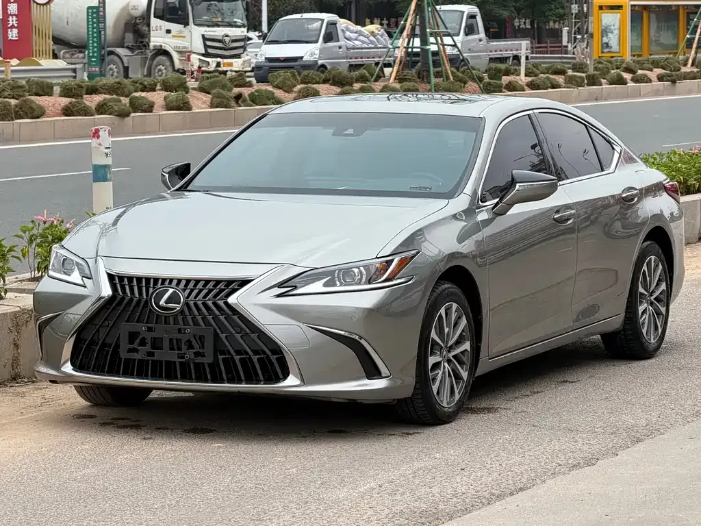 Lexus ES — фото 1