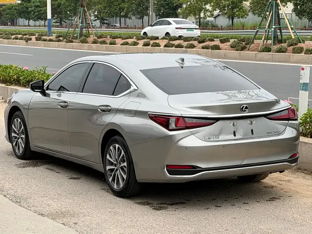Lexus ES — фото 4