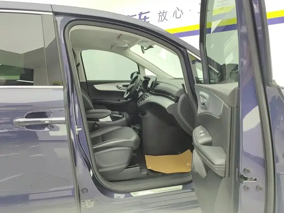 Roewe iMAX8 — фото 2