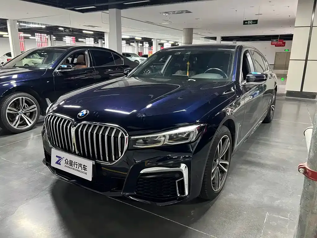 BMW 7 Series — фото 1