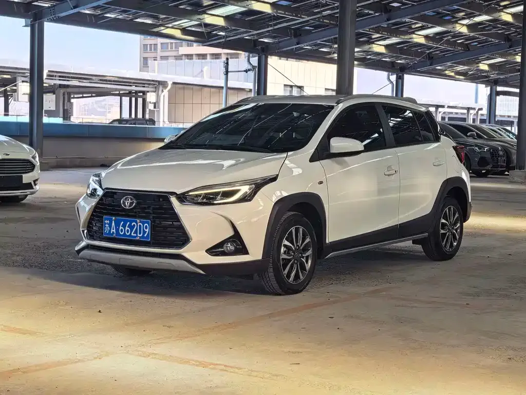 Toyota Yaris L — фото 1