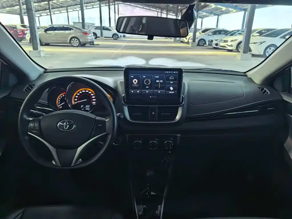 Toyota Yaris L — фото 9
