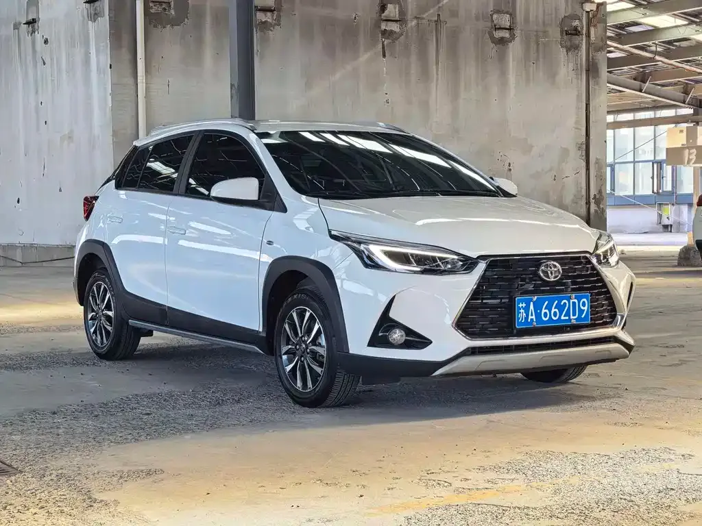Toyota Yaris L — фото 4