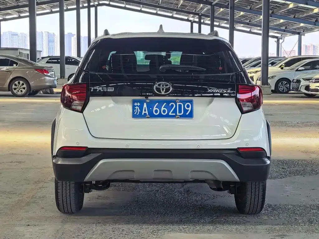 Toyota Yaris L — фото 5