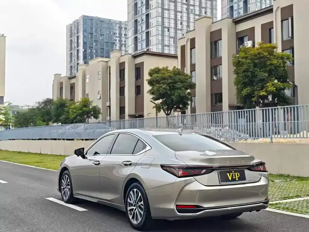 Lexus ES — фото 5