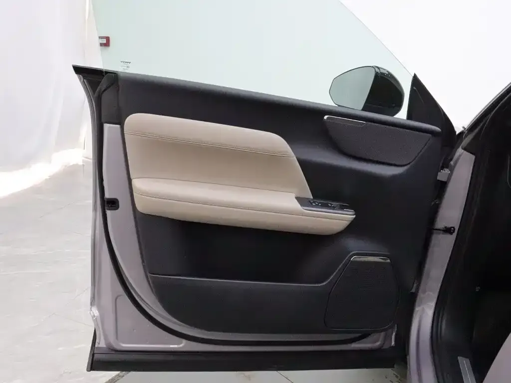 Volvo XC70 Plug-in Hybrid — фото 10