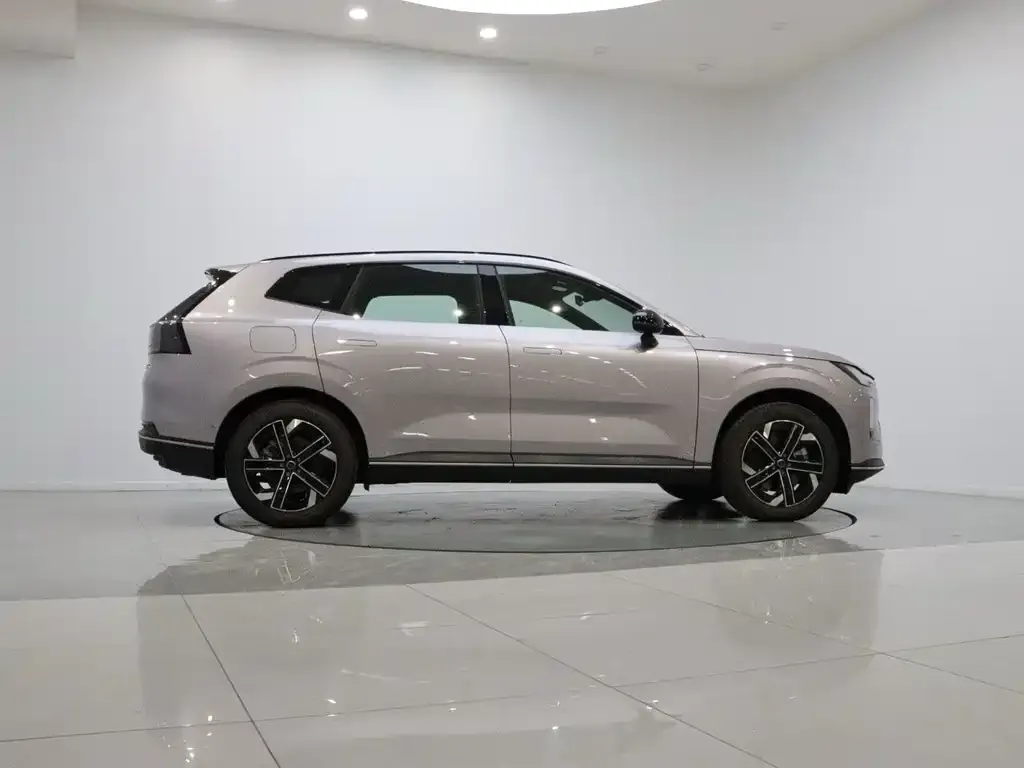 Volvo XC70 Plug-in Hybrid — фото 9