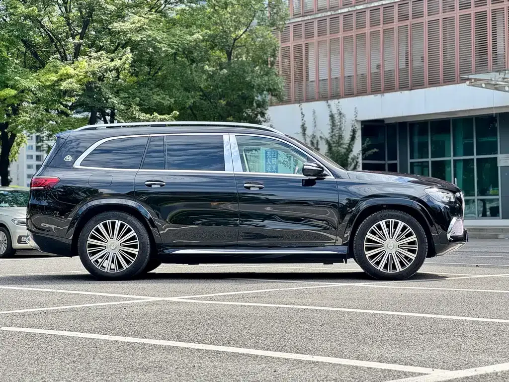 Mercedes-Benz GLS — фото 6