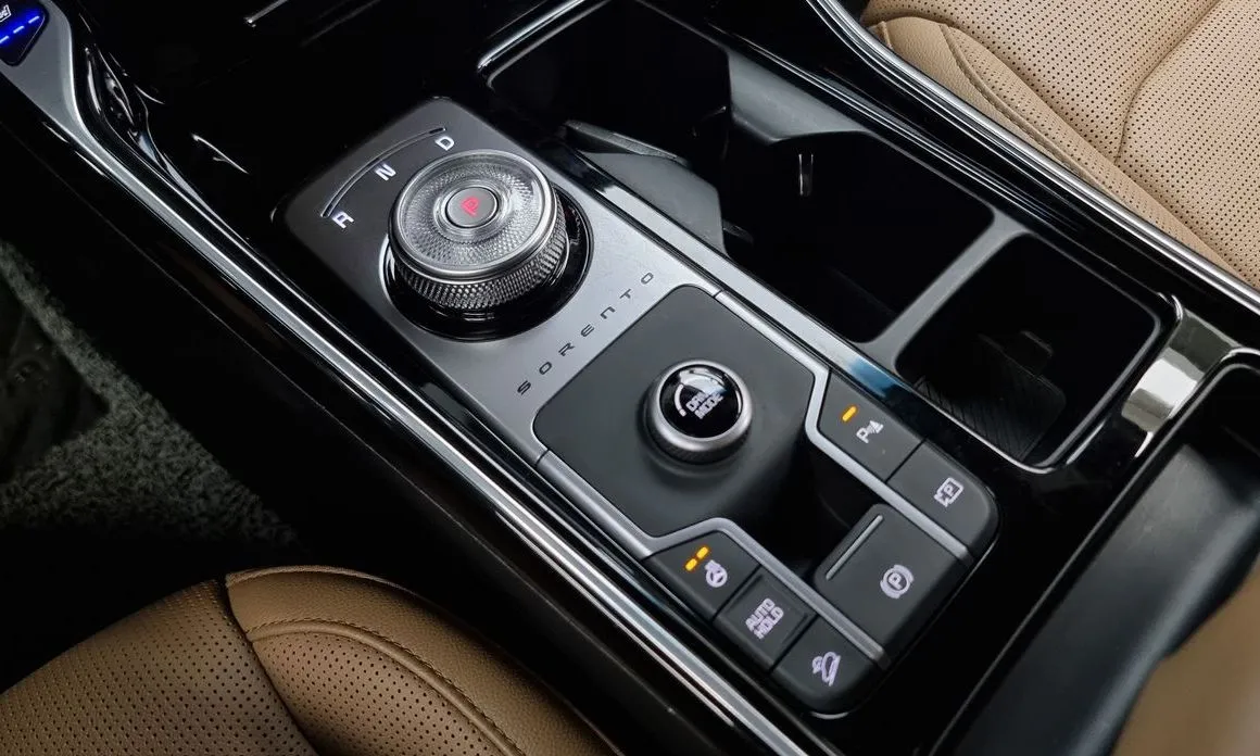 Kia Sorento — фото 7