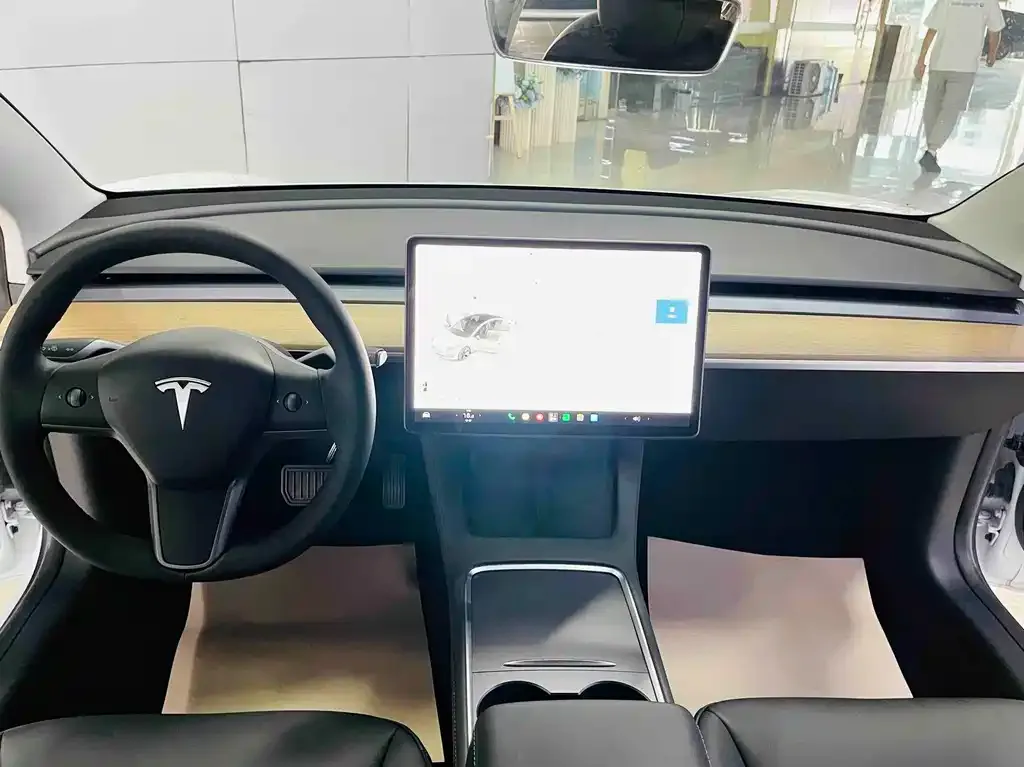 Tesla Model 3 — фото 8
