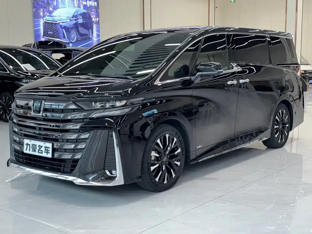 Toyota Vellfire — фото 1