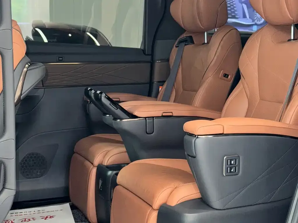 Toyota Vellfire — фото 8