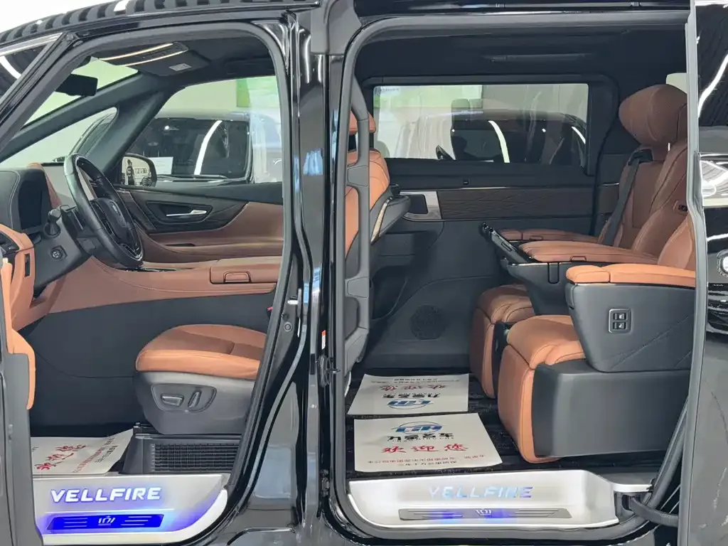 Toyota Vellfire — фото 10