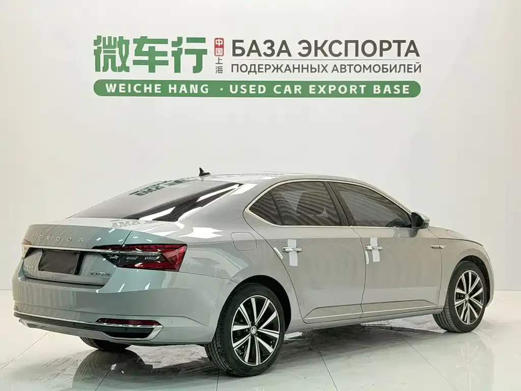 Skoda Superb — фото 10