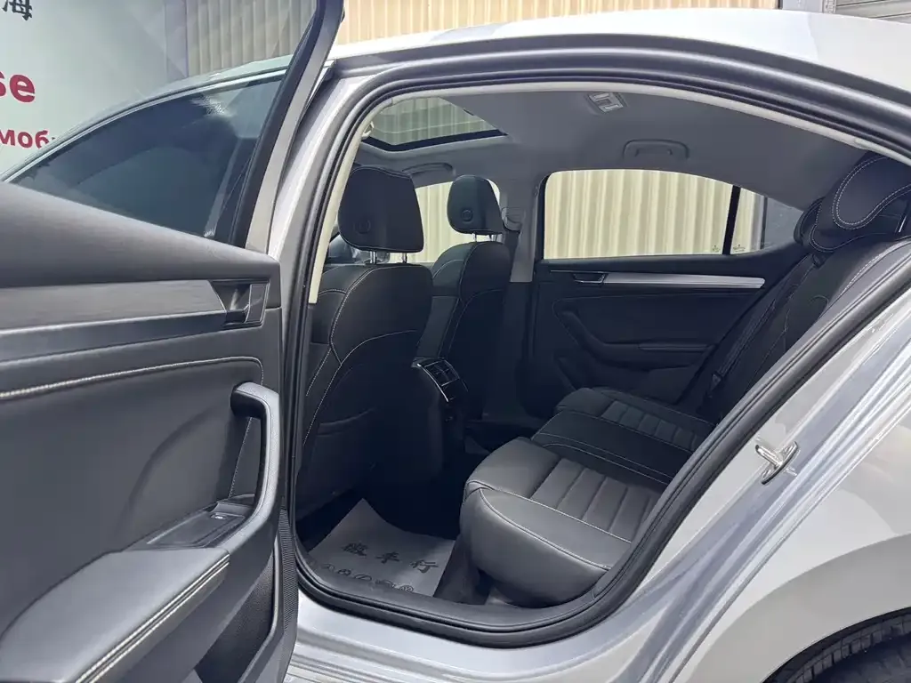 Skoda Superb — фото 5