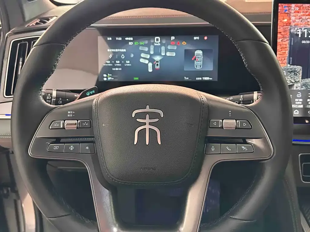 BYD L DM-i — фото 4