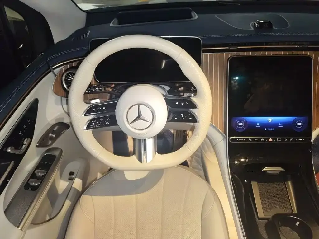 Mercedes-Benz EQE SUV — фото 4