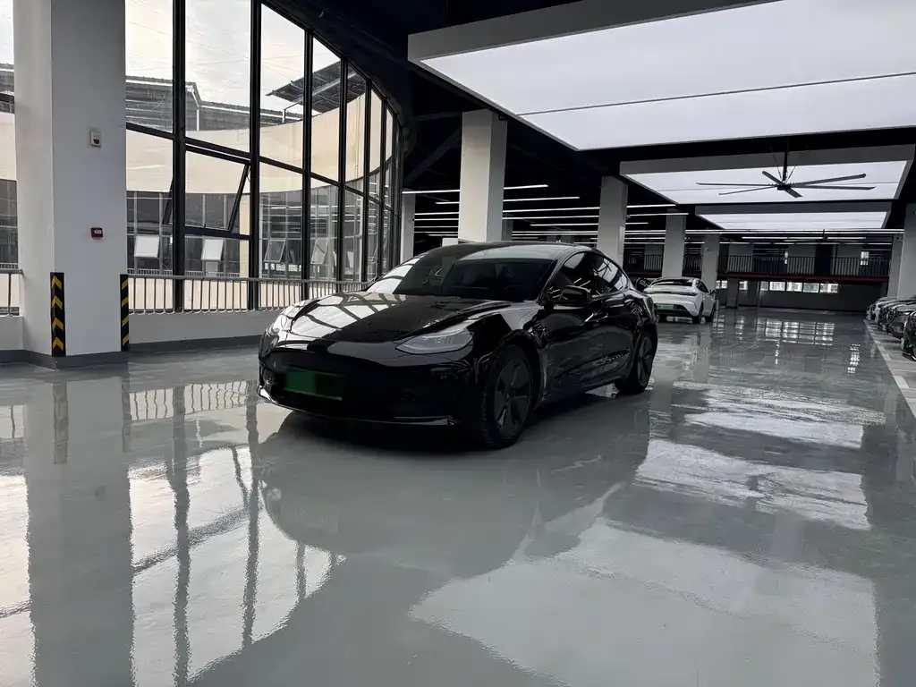 Tesla Model 3 — фото 1