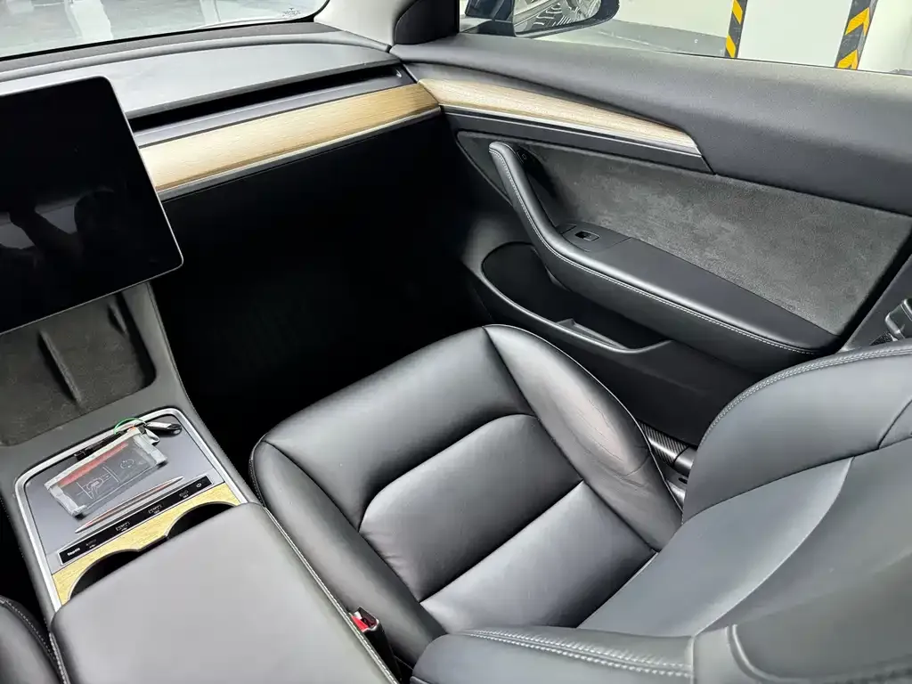 Tesla Model 3 — фото 6