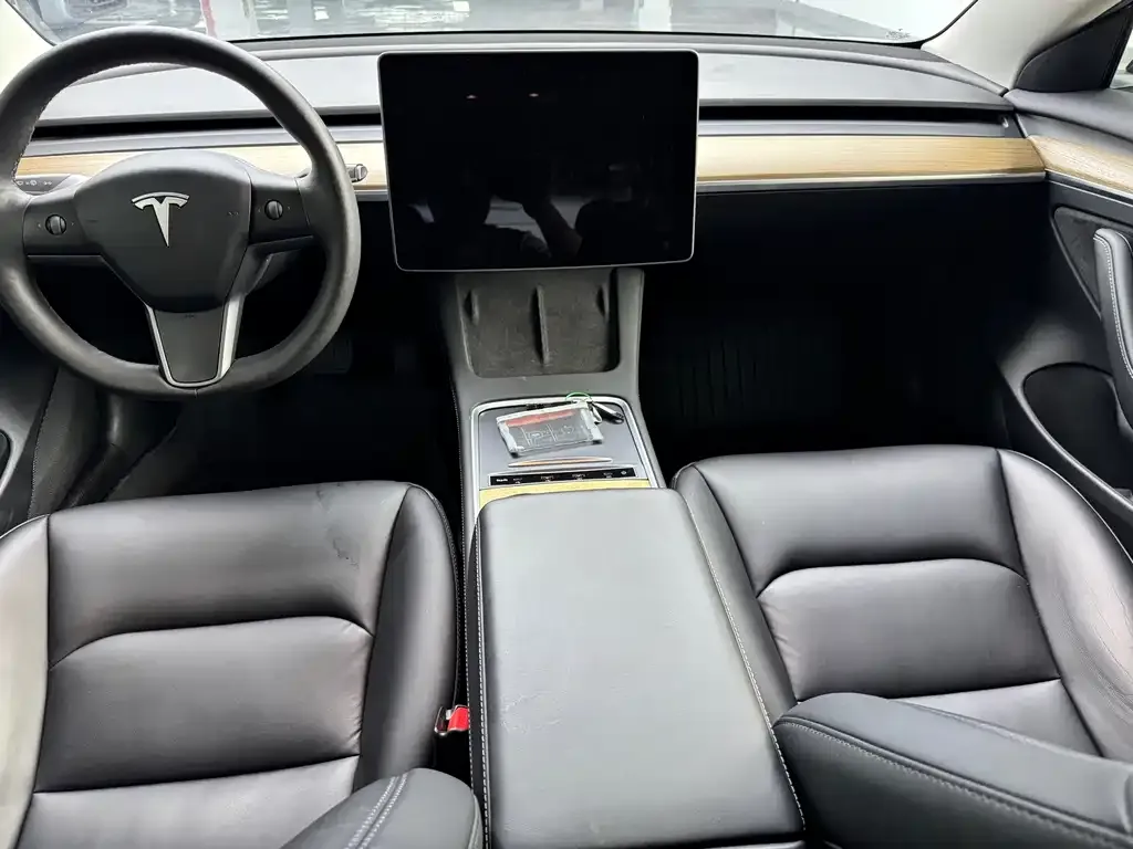 Tesla Model 3 — фото 3