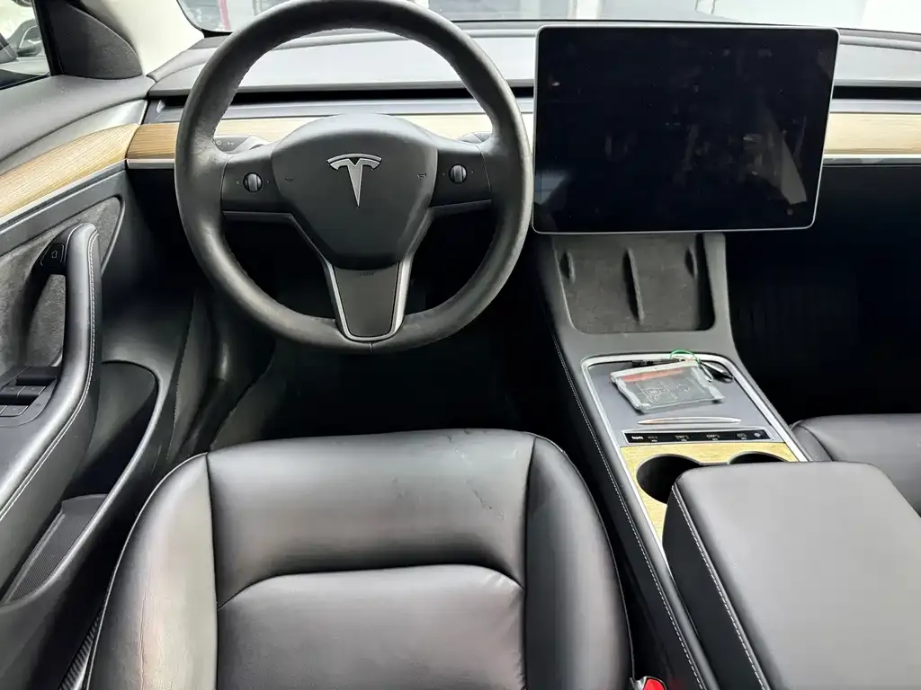 Tesla Model 3 — фото 7