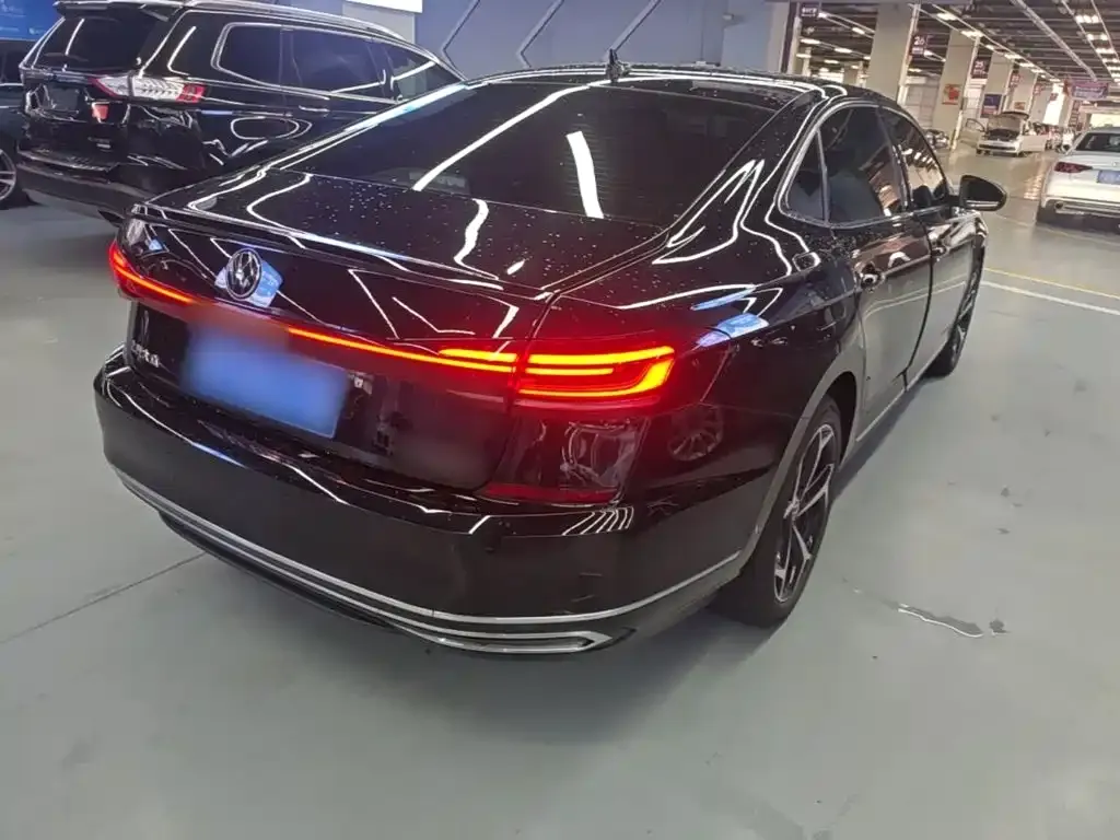 Volkswagen Passat — фото 10