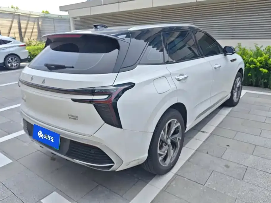 Hongqi HS3 PHEV — фото 3