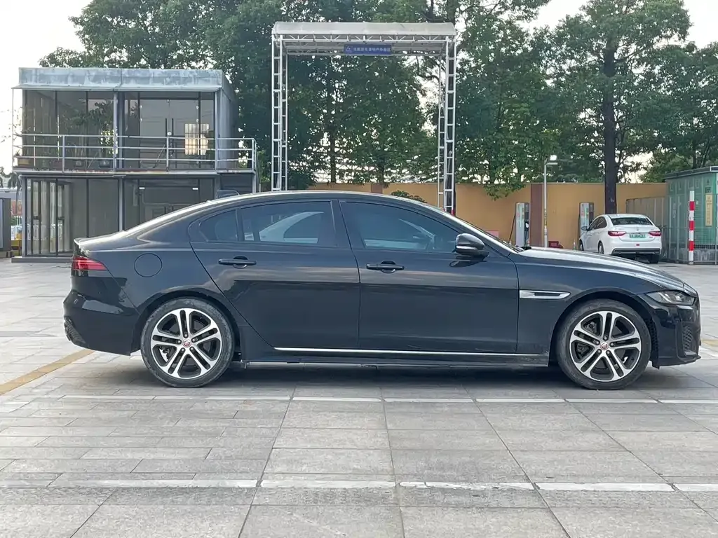Jaguar XEL — фото 10