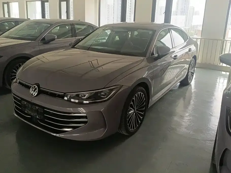 Volkswagen Passat — фото 1