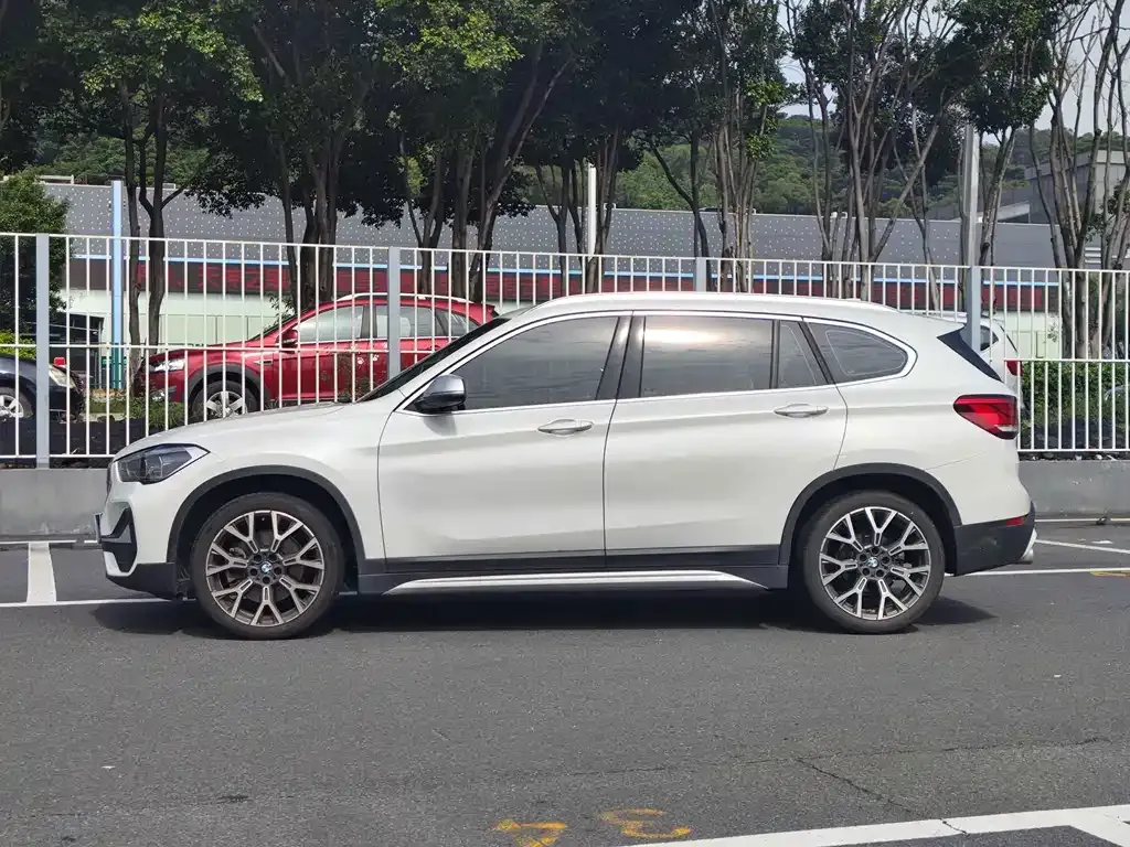 BMW X1 — фото 9