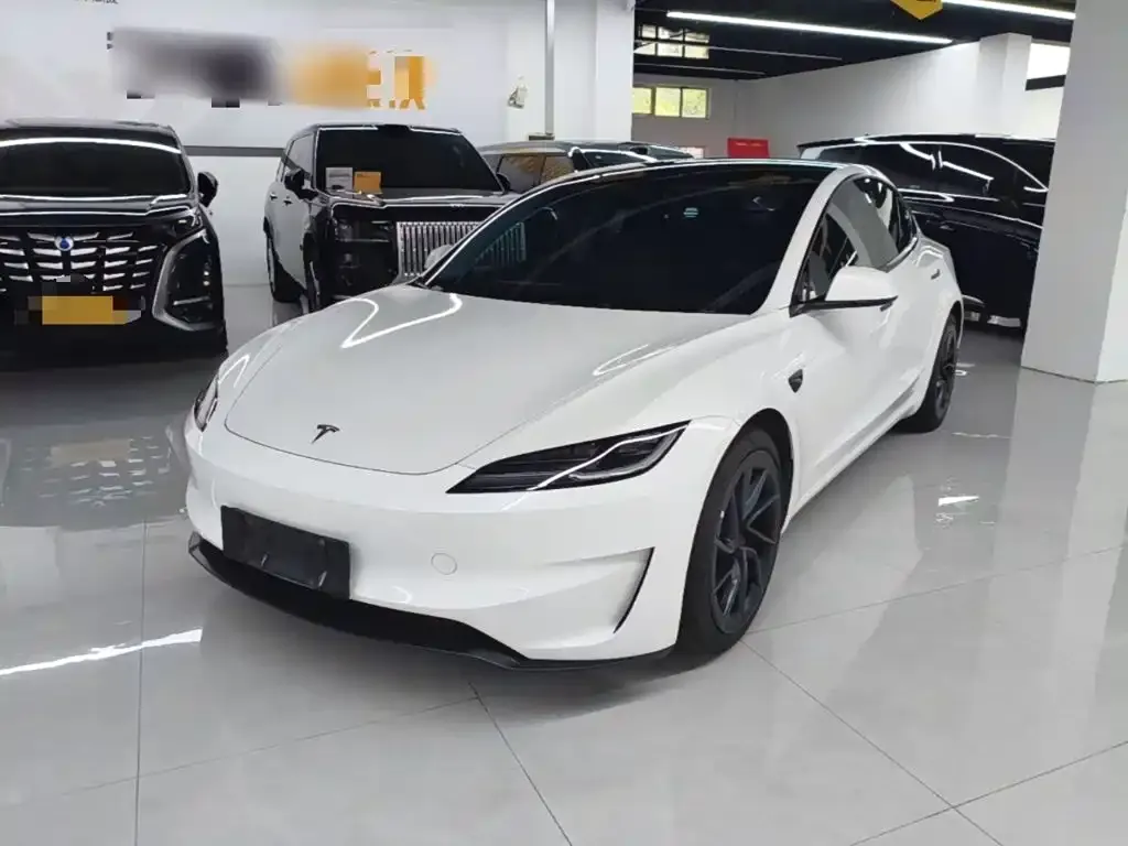 Tesla Model 3 — фото 10