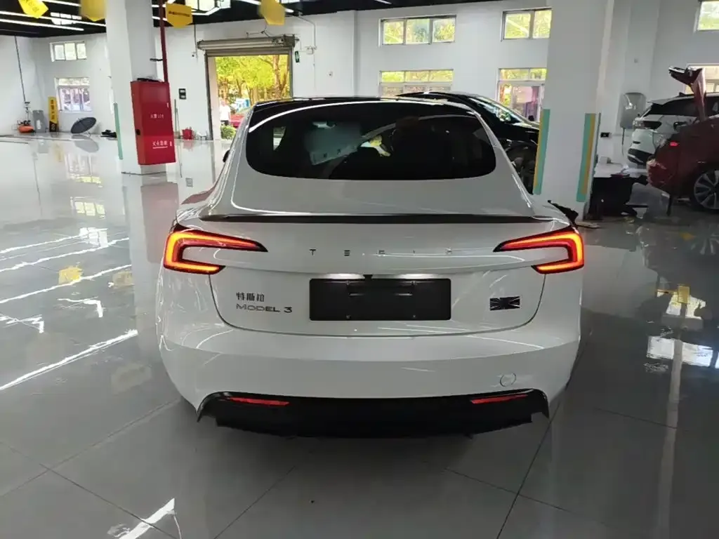 Tesla Model 3 — фото 4