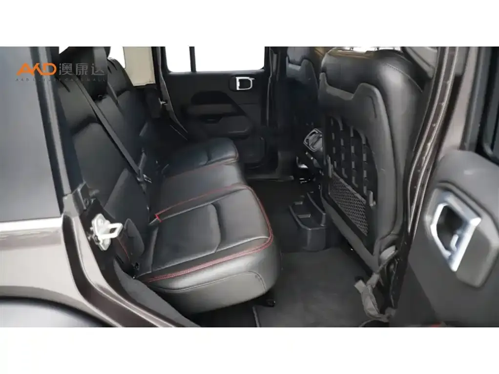 Jeep Wrangler — фото 10