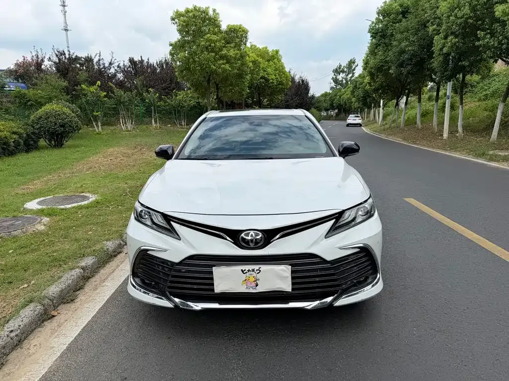 Toyota Camry — фото 6