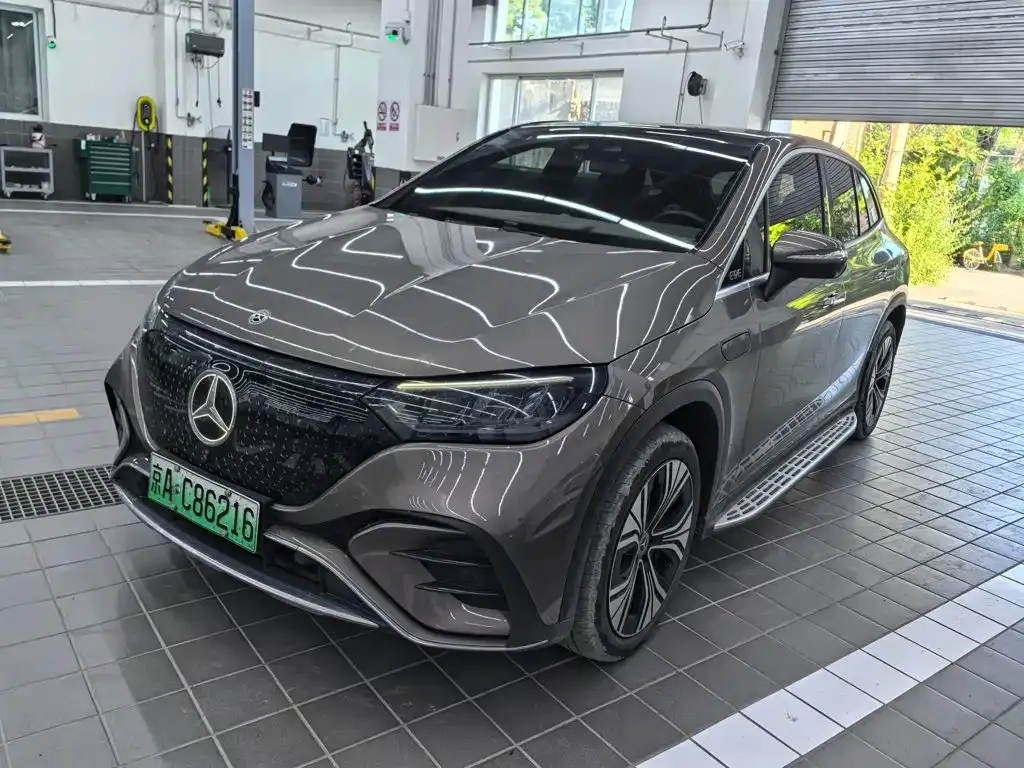 Mercedes-Benz EQE SUV — фото 1